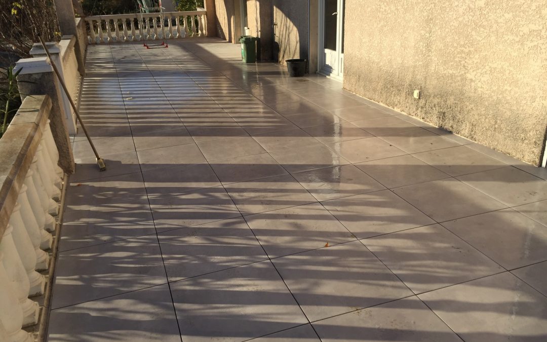 Étanchéité et pose de dalles sur plots à Vailhauquès