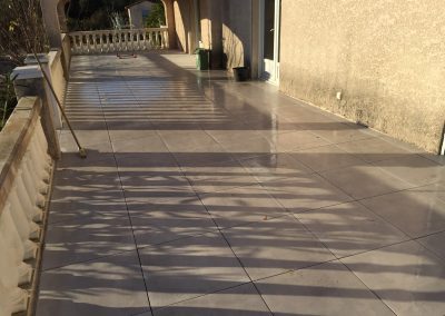 Étanchéité et pose de dalles sur plots à Vailhauquès