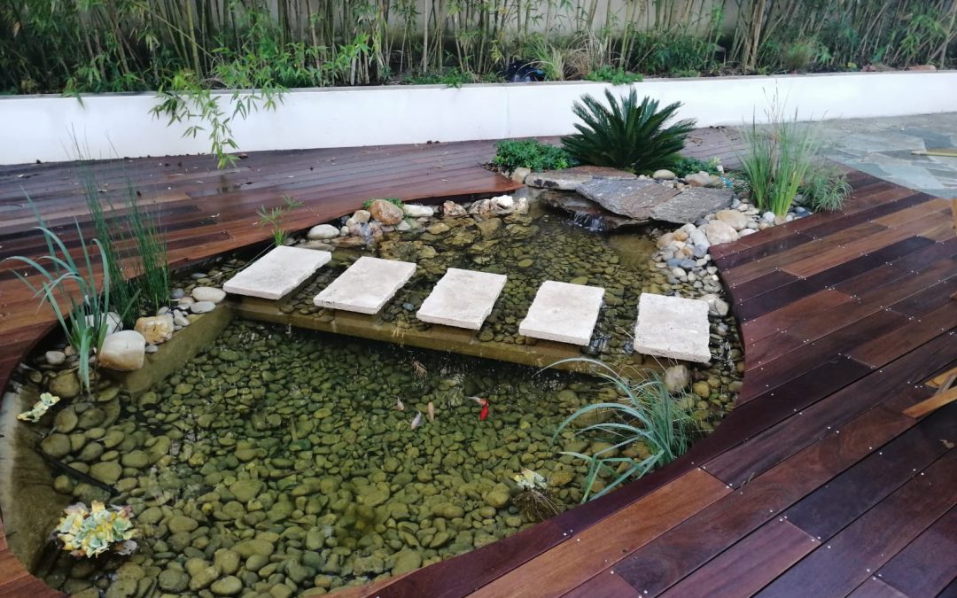 Portail, terrasse et bassin hôtel Ulysse